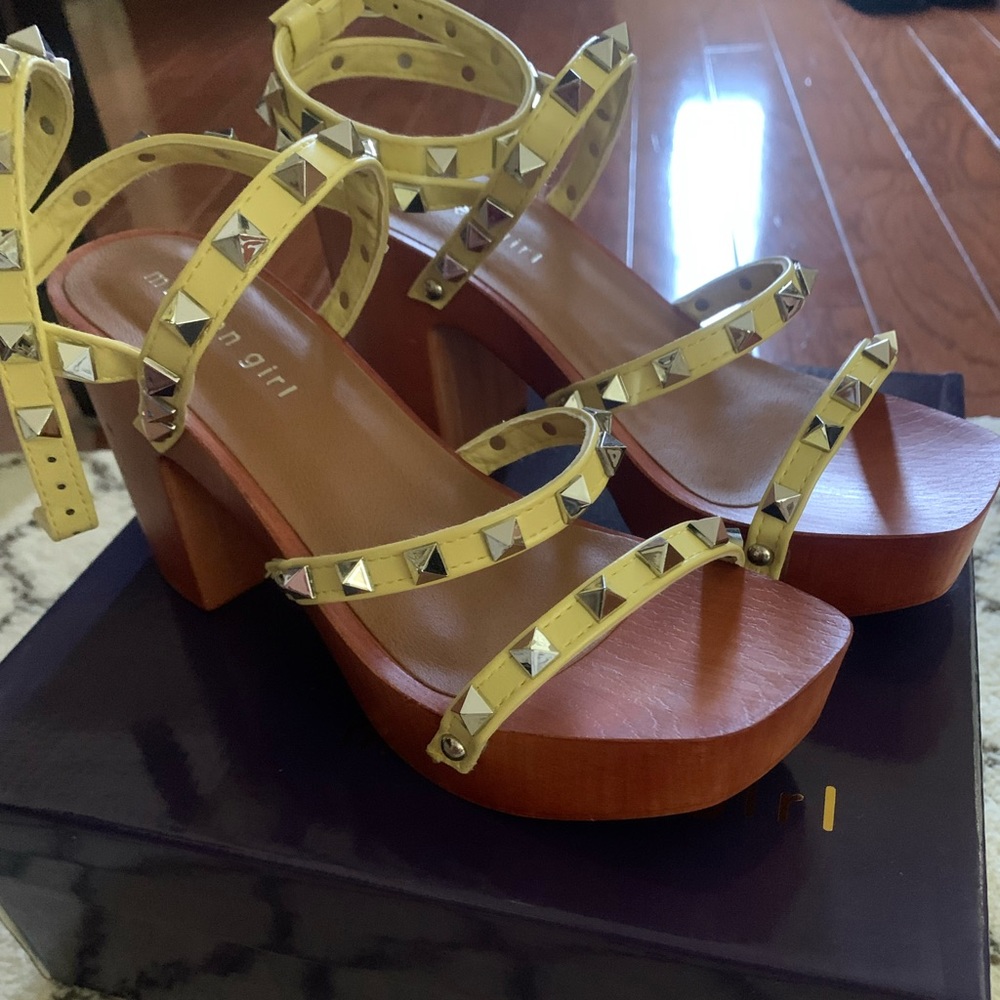 Madden Girl Sandals 🌸